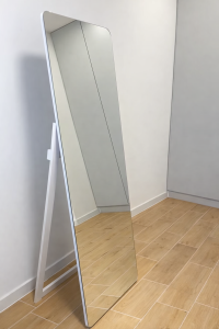 Дзеркало з заокруглиними краями