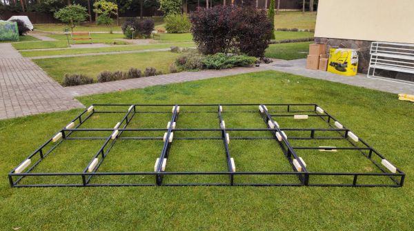 Подіум прямокутний металевий 4 Х 2.5 м.